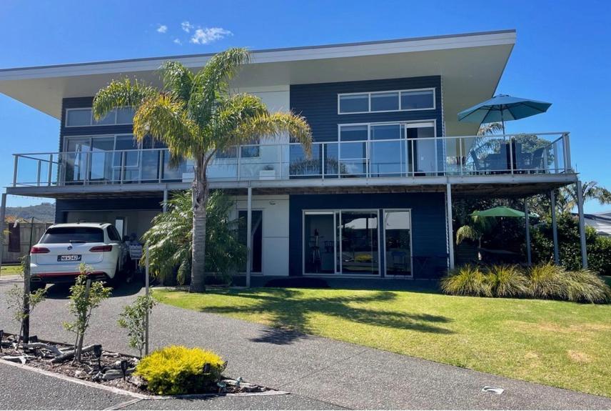 Aquila Waters - Whitianga Holiday Home Exterior photo